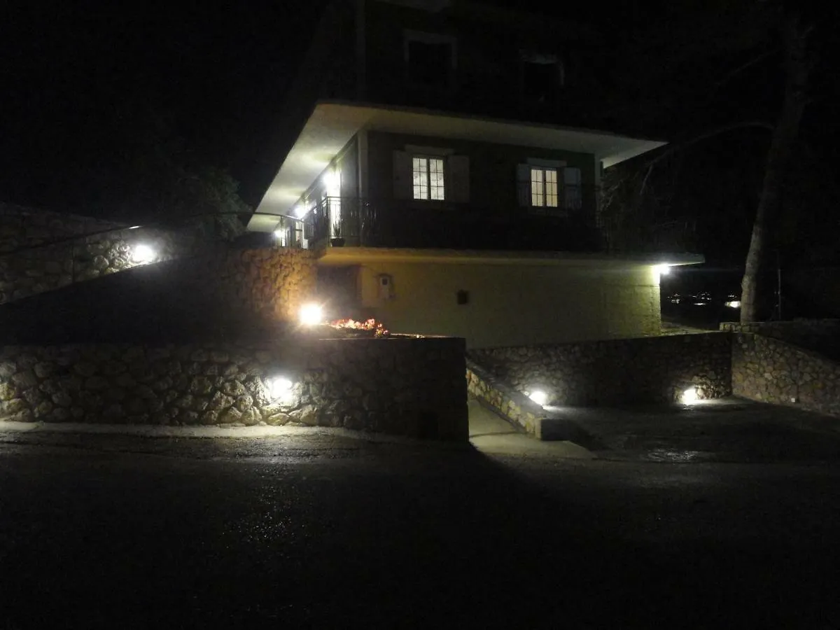 Yialos Apartments Livathos